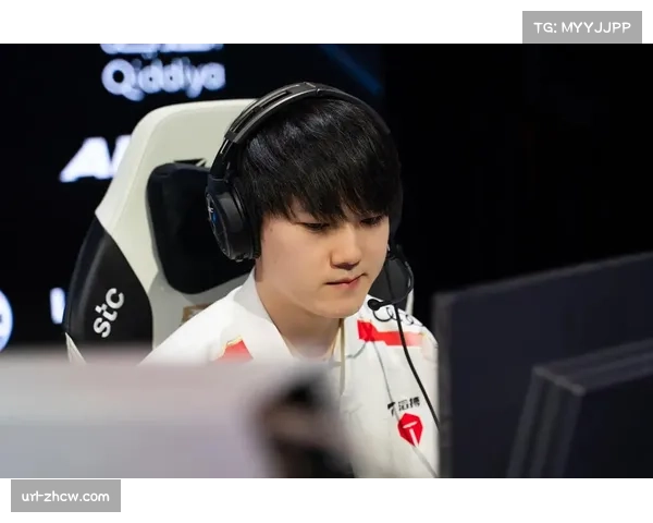 JackeyLove稳定发挥获赞，助TES与G2激战中脱颖而出